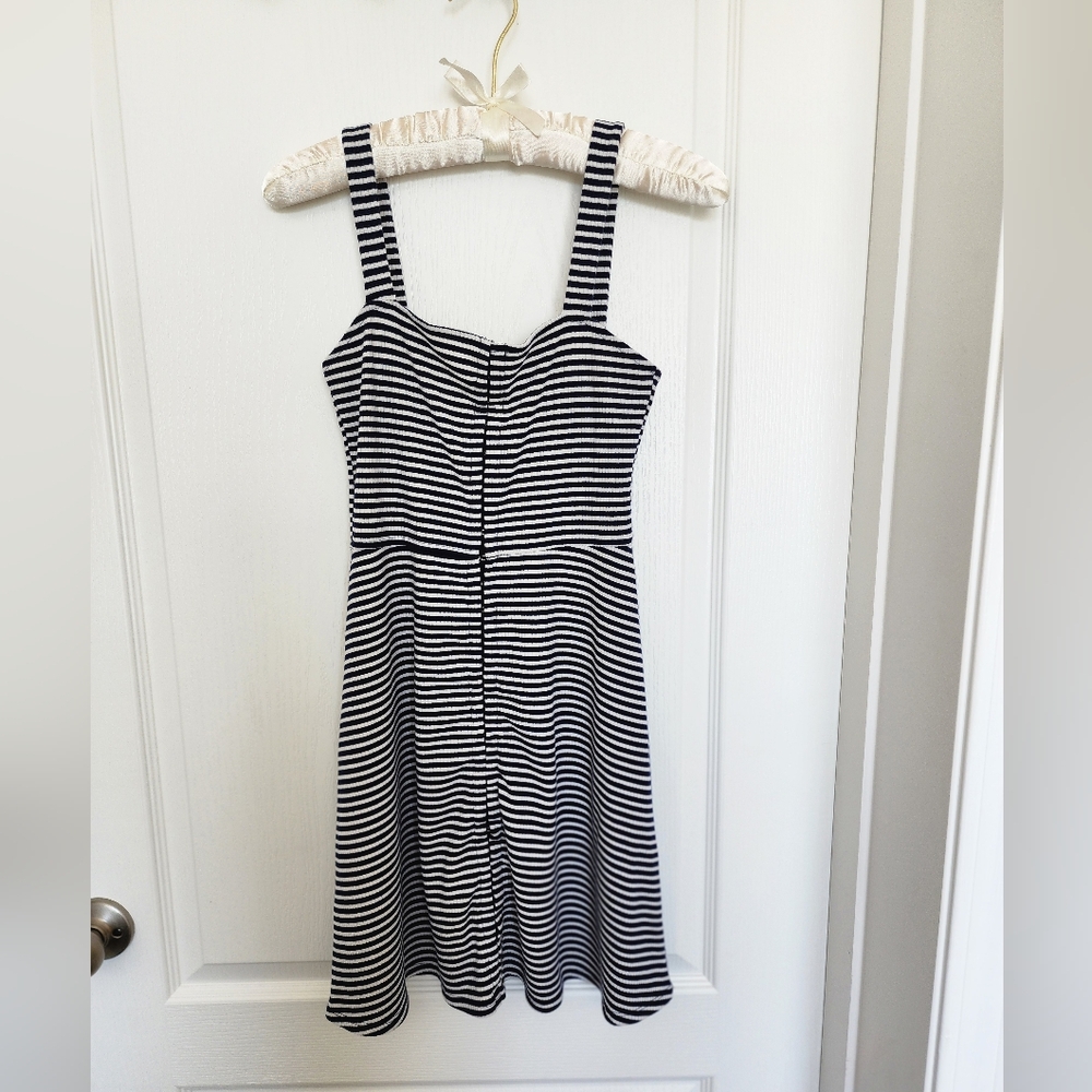Forever 21 Sundress Womens- Small front Eye hook Skater dress black & white 👗👗